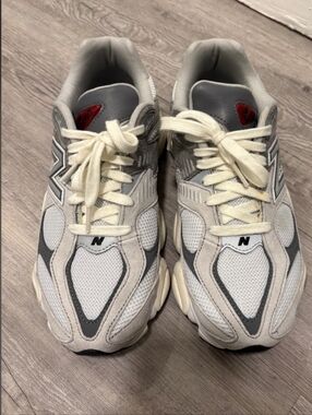 Womems New Balance White & Gray Athletic Sneakers 9060